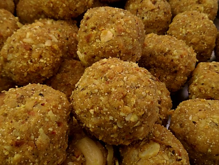 Gond Ke Laddu